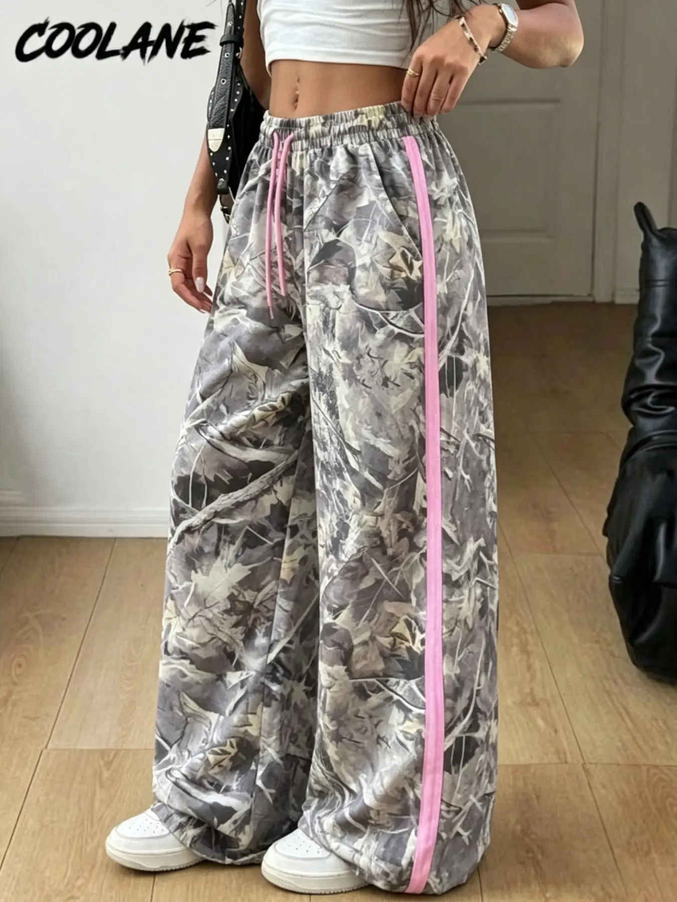 Women's camouflage print wide-leg pants, elastic waist adjustable drawstring casual pants, trendy street style pink side stripe loose trousers Street Fashion Trousers Casual Chic Trousers Baggy Fit