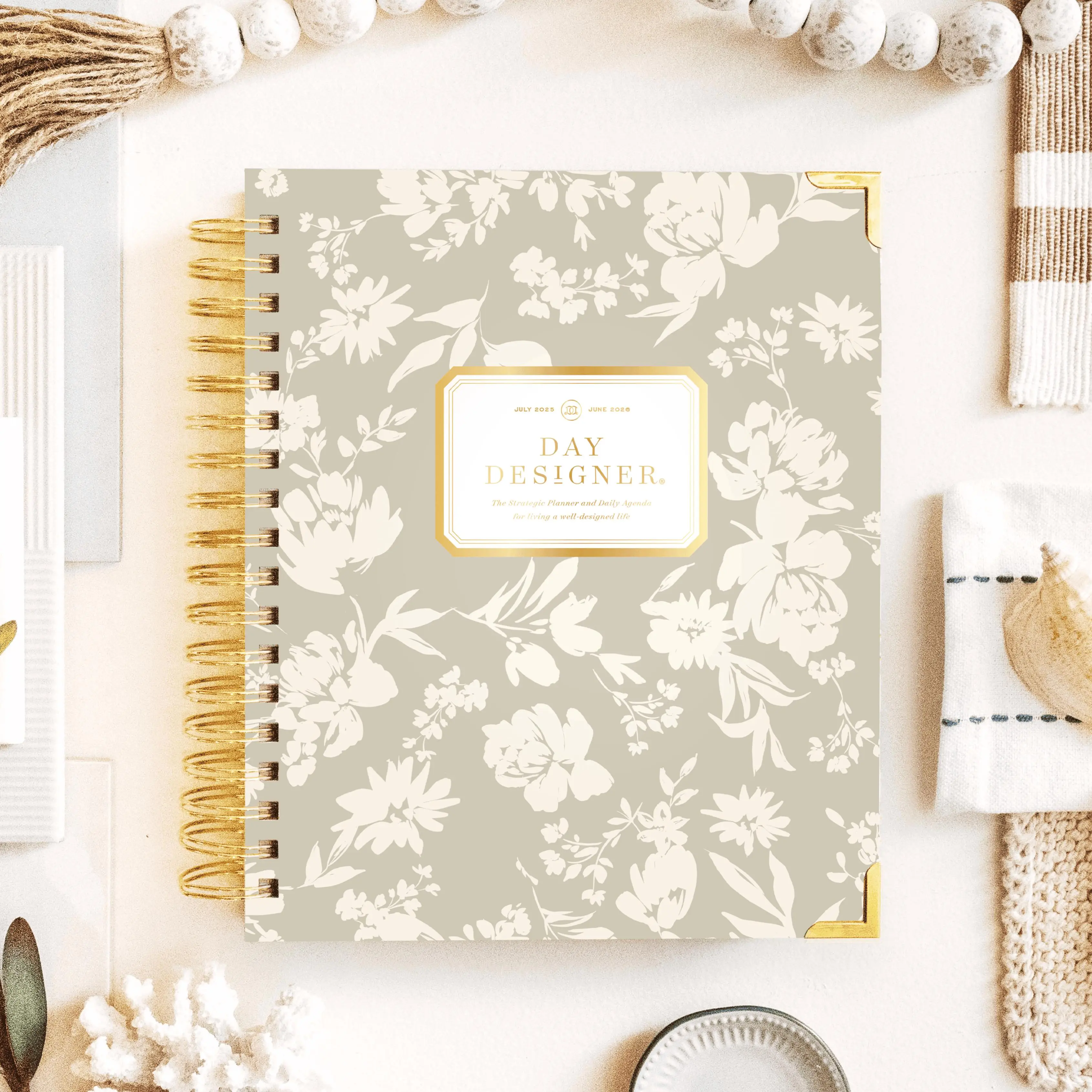 2025-26 Daily Planner: Silhouette