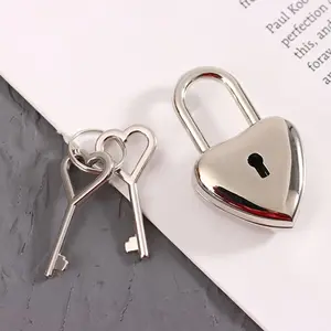 1PS love lock, heart-shaped padlock. cute mini. hardware lock, small lock, cartoon lock. exquisite. suitable for hanging ornaments. schoolbags. very suitable for Halloween, Valentine's Day, back-to-school season, Christmas and birthday gifts.