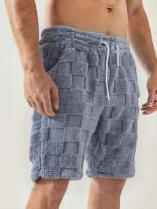 Men's Fall Outfits Chessboard Pattern Elastic Waist Fitted Fleece Shorts, Old Money Side Seam Pockets Design, Casual Versatile Checkered Fleece Shorts for Men, Essential for Man's Wardrobe, Menswear