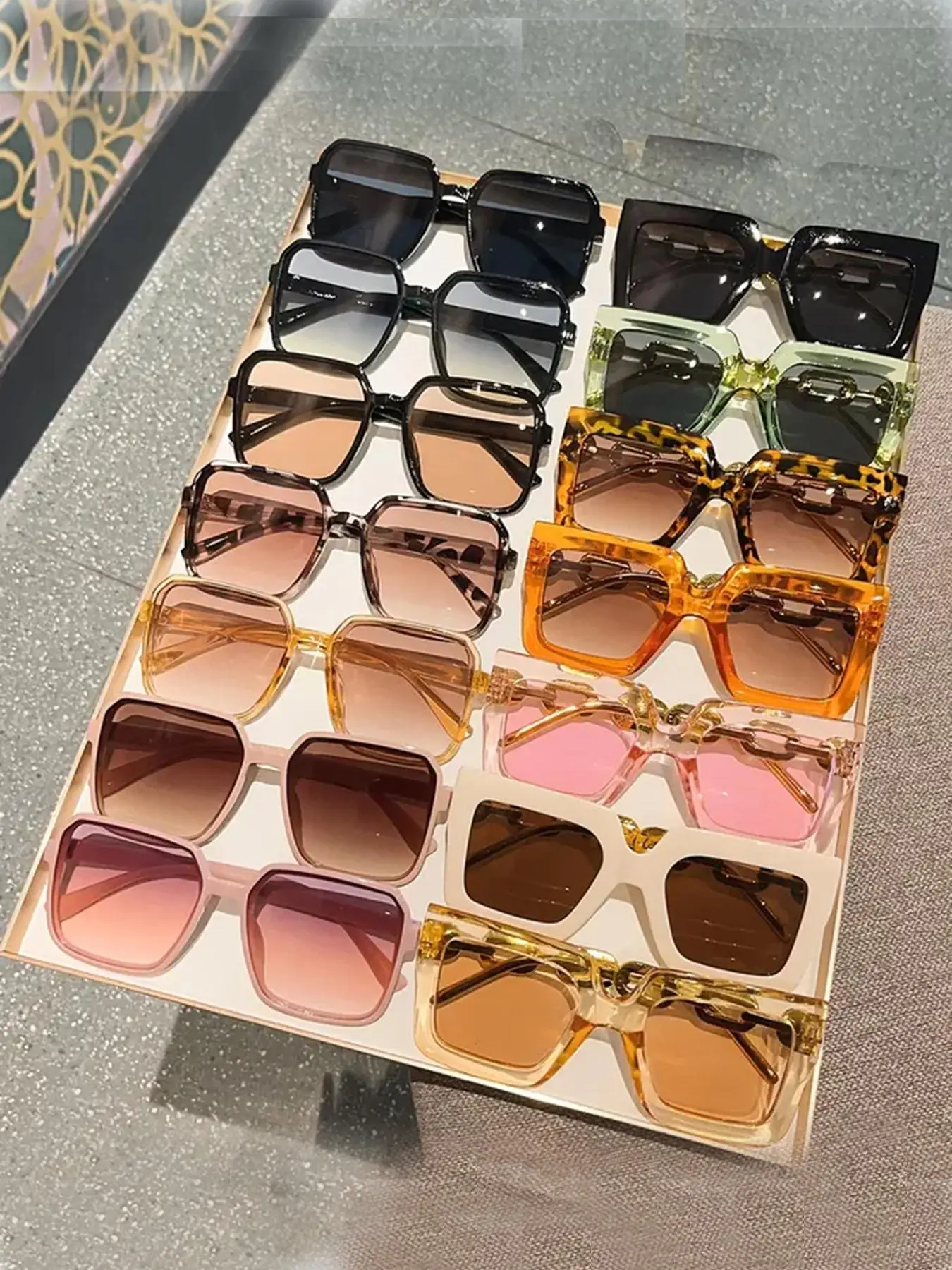 Unisex Simple Style Tinted Lens Eyeglasses, Signature Shades, Trendy Casual Stylish Glasses for Everyday Use, Fashion Accessories for Outdoor Activities, Trending Glasses