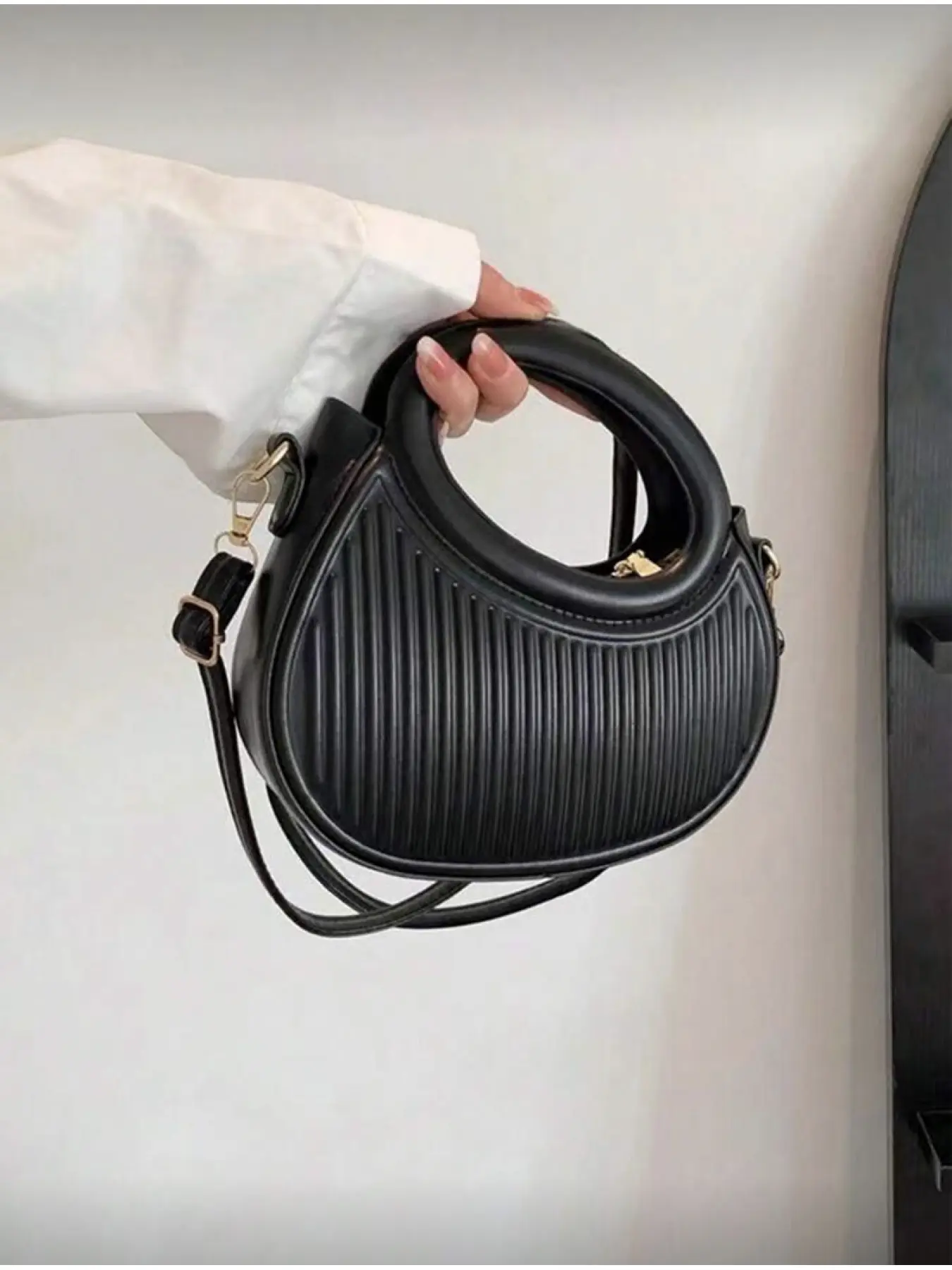 Fashion Classic Minimalist Design Gentle Women's Commuter Asymmetric Crossbody Bag Striped Embossed Handbag Stylish Round Crossbody Bag Double Handle Novel Wallet Winter Gift Pu Leather Bag Crossbody Shoulder Bags