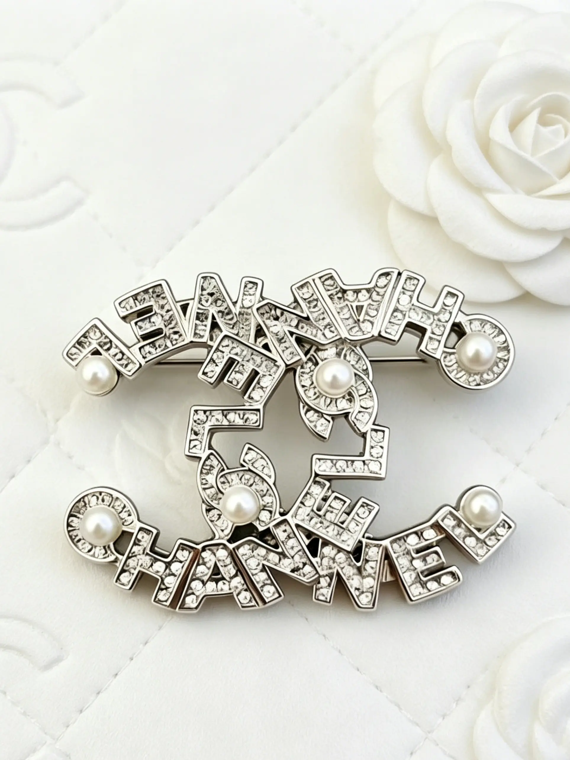 Luxury CC Brooch pins for Women, Sparkling Crystal & Pearl Brooches, Alloy Brooch Pin, for Collars, Hats, Scarves, Chokers, Bag Accessories