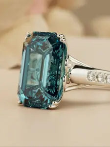 Square blue gemstone ring, Solitaire ring, six claw nail inlay technique, luxurious and atmospheric jewelry design, suitable for elegant and casual wear, preferred for wedding/engagement/gift giving, precious gift for her