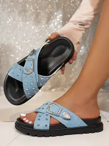 Women's summer fashionable rivet slippers, metal buckle strap flat sandals, cross strap design, perfect for beach parties and home wear