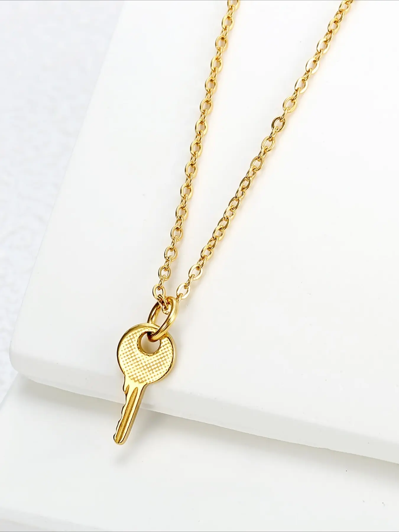 Creative Key Pendant Stainless Steel Necklace, Fashionable and Personalized Accessory, Versatile for Daily Use