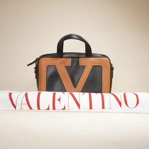 Pre-owned Valentino leather Shoulder Bags GARAVANI Viva Superstar Napa Shoulder Bag