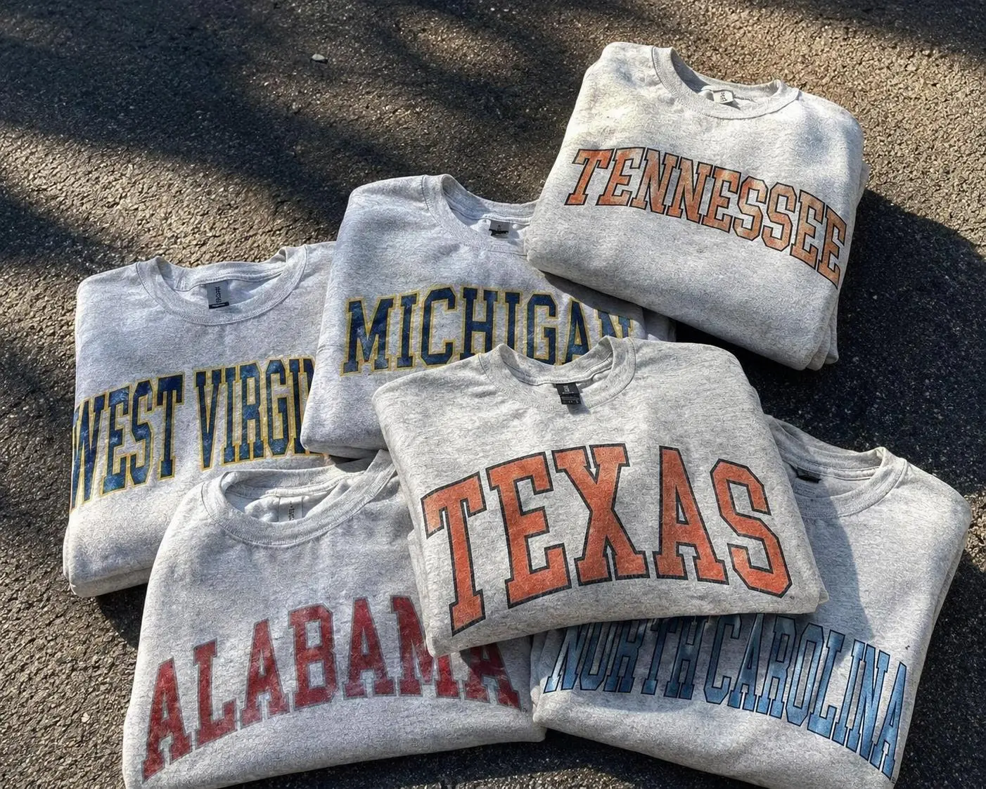 Vintage Collegiate State Name Sweatshirt, Retro Varsity Letter Crewneck, Classic Campus Style Pullover, Unisex Game Day Apparel Gift for Students Alumni Men Women Sports Fans