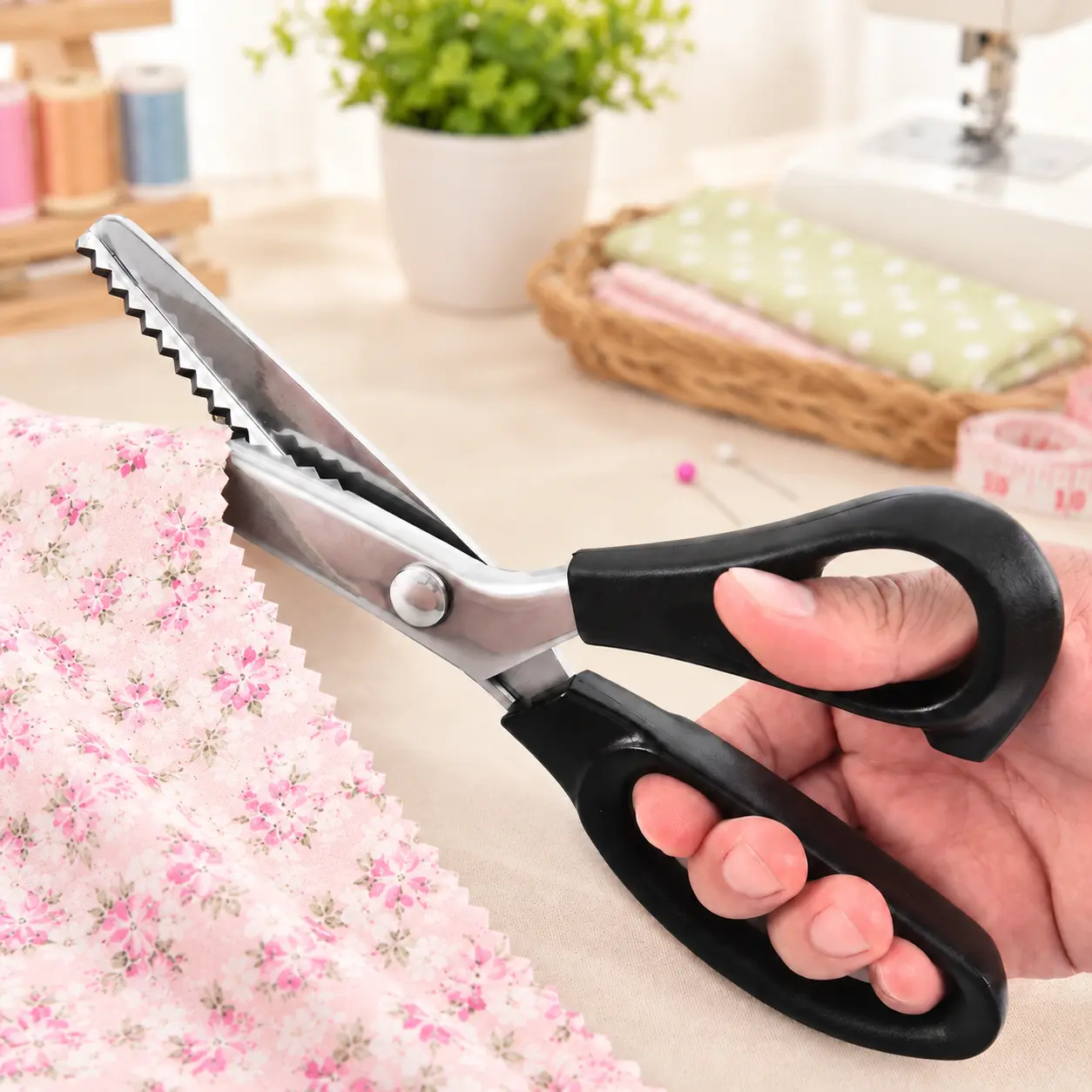 Stainless Steel Pinking Shears with Zigzag Serrated Blades, Sharp Fabric Scissors for Sewing, Dressmaking, DIY Crafts and Textile Cutting