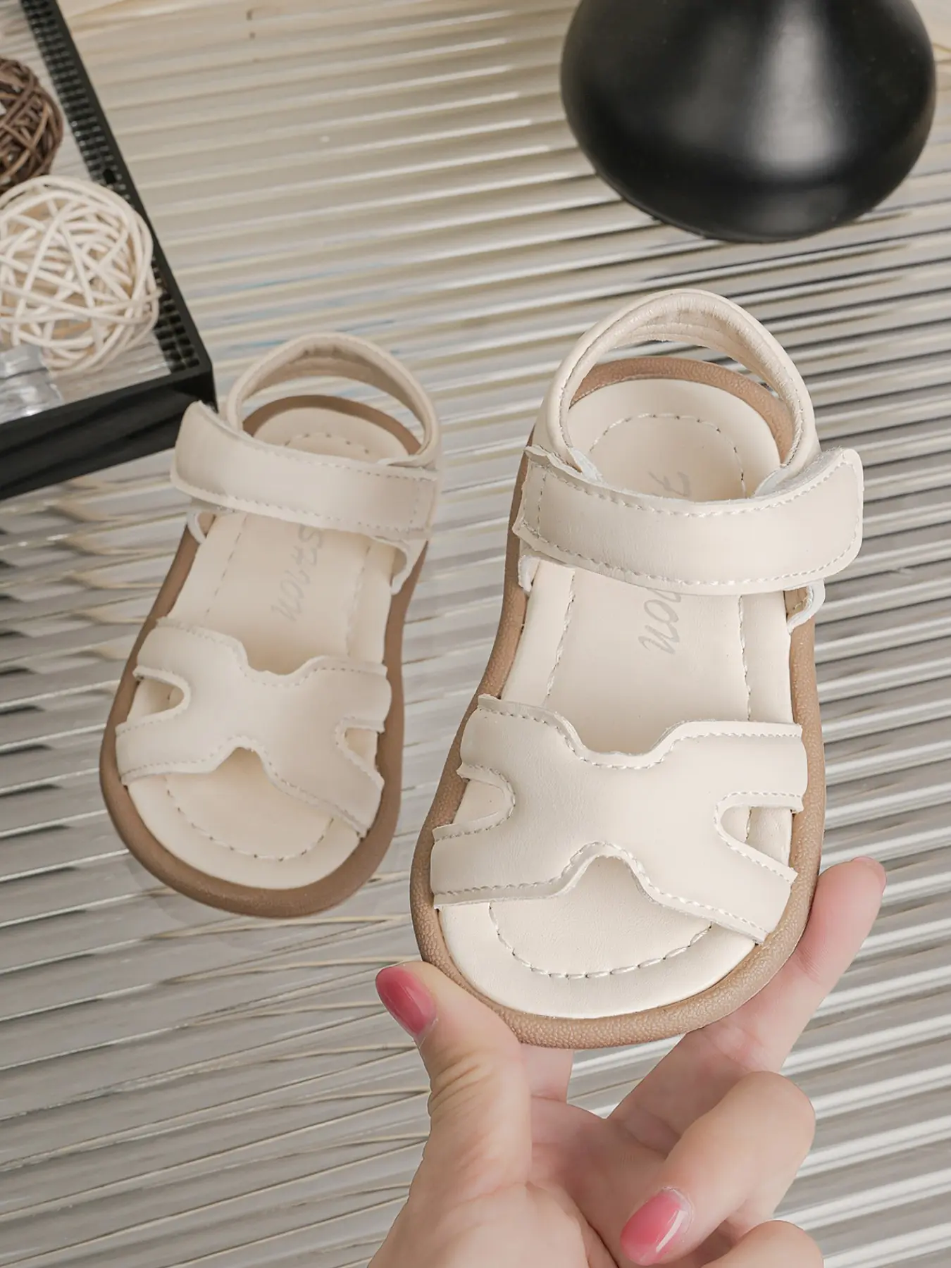 2026 New Trendy Kids' Toe-Protected Leather Sandals, Multi-Color Alligator Pattern, Easy Slip-On, Anti-Slip Soft Sole, Unisex Casual Shoes, Slide On Sandals, Non Slip Sandals, Cute Summer Sandals