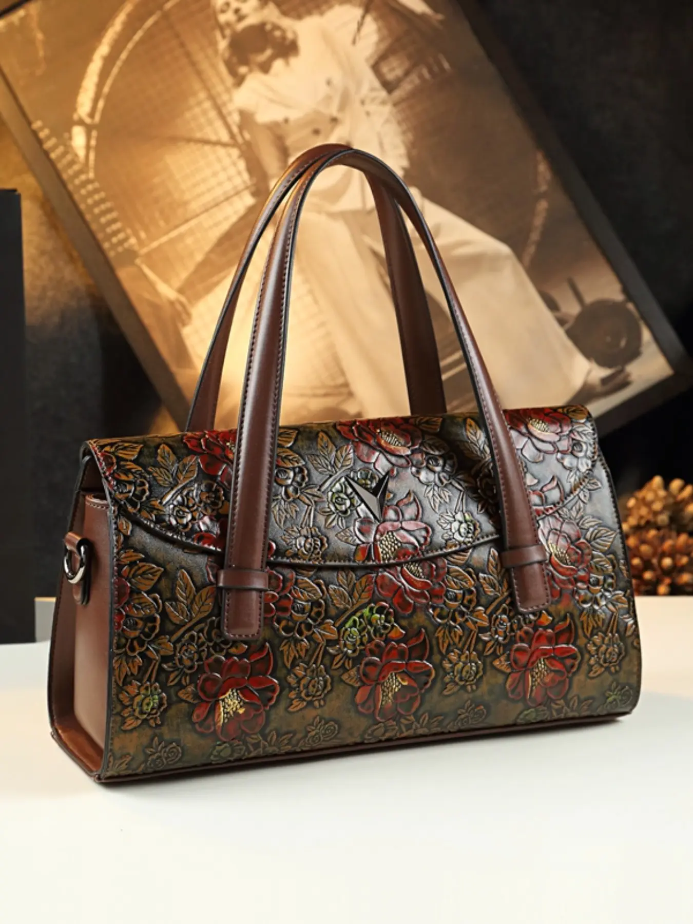 Vintage Floral Embossed Flap Handbag, Large Capacity Leather Texture Women's Bag, Mid-Age Mom Shoulder Bag, Elegant and Practical Design