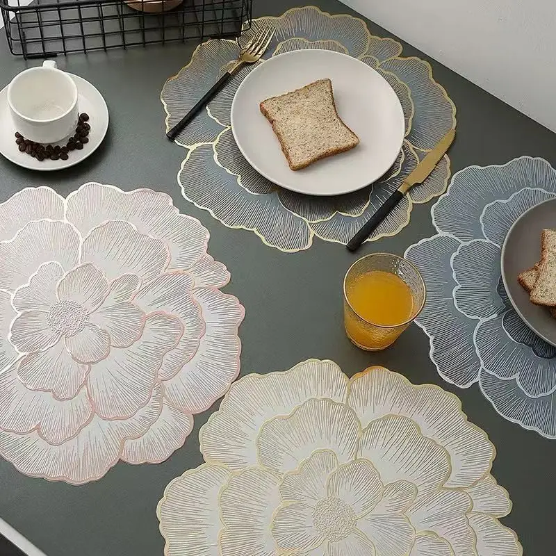 PVC Plastic Placemats Set of 6, Gold Foil Printed Heat Resistant Table Mats, Non-Slip Waterproof Oil Proof Wipeable Dining Table Pads for Kitchen Dining Table Home Decoration