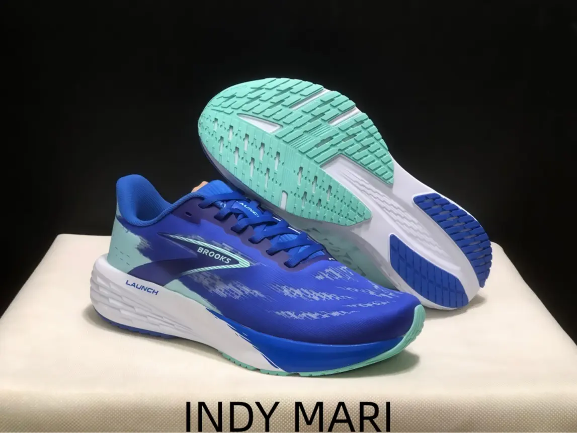Versatile all-terrain athletic shoes crafted with lightweight knit fabric, dual-tone supportive midsole reduces foot pressure during gym and outdoor running workouts