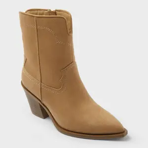 Women’s Dallas Wide Width Ankle Western Bootie with Memory Foam Insole – Universal Thread Tan 5.5WW