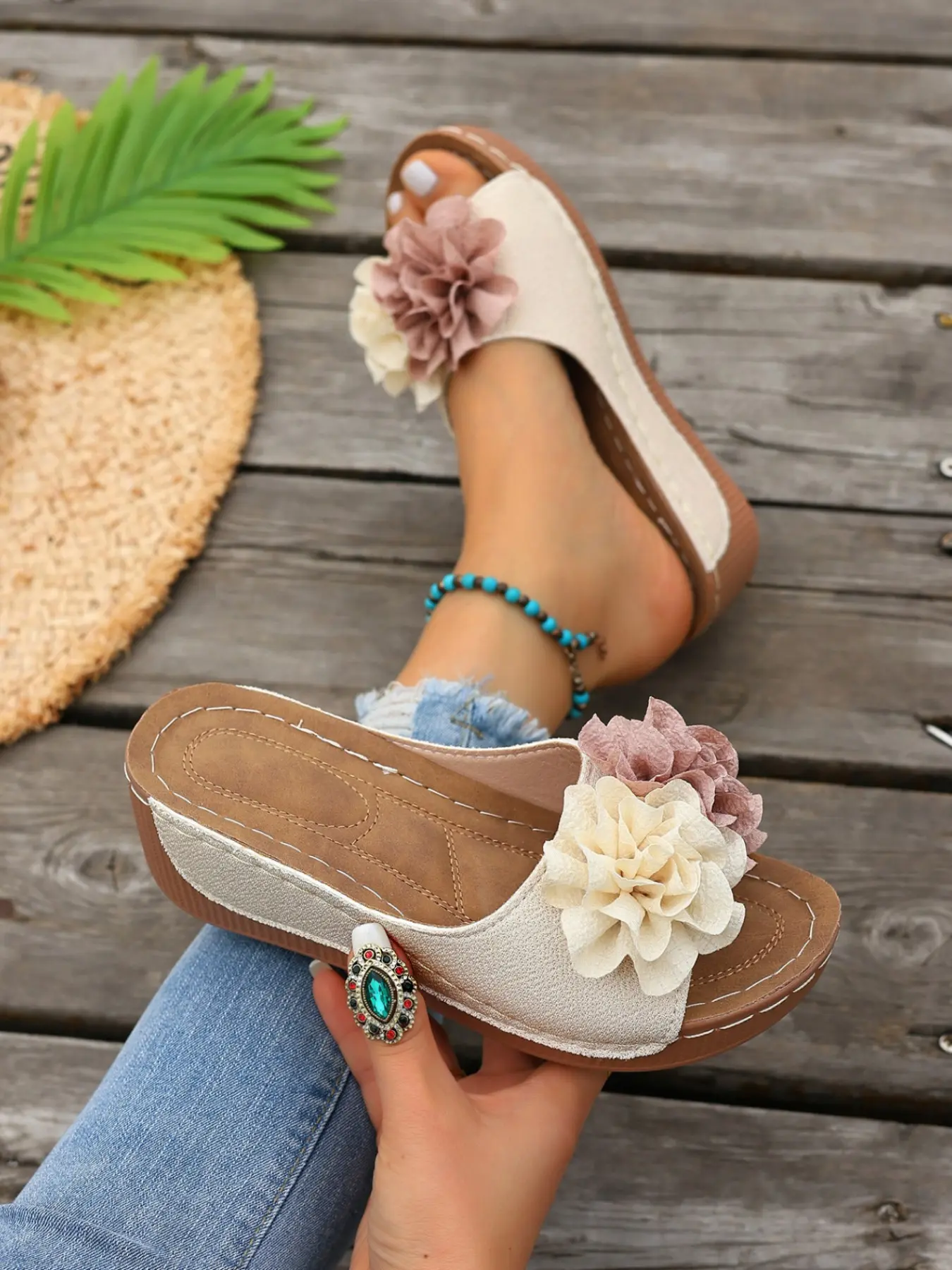 Women's comfortable soft casual thick wedge platform slip-on sandals, Elegant floral sandals, with simple floral patterns, suitable for everyday casual, commuting, walking, and summer beach vacation wear