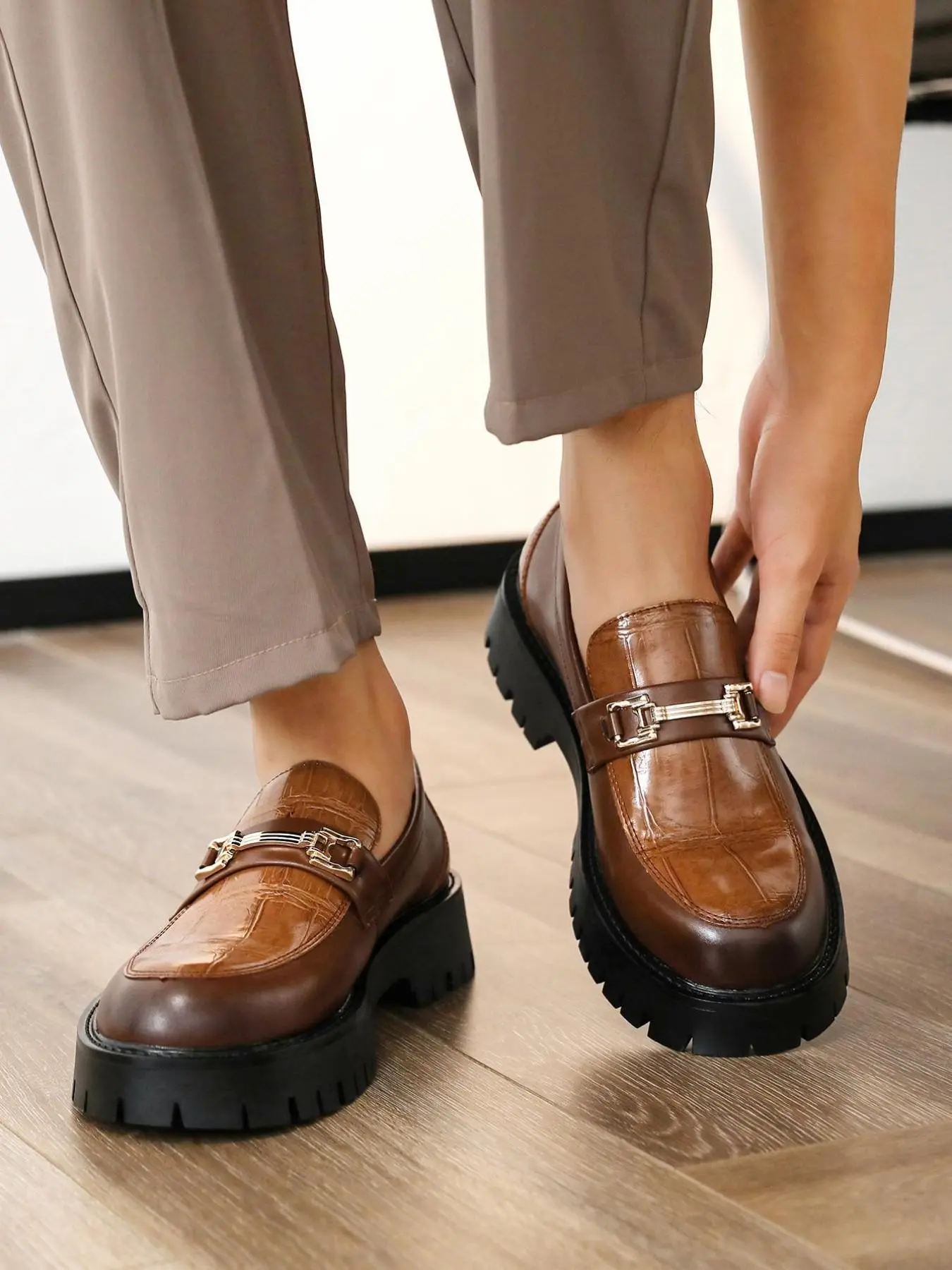 Men's Thick Sole Flatform Slip On Loafers with Color Block Design, Elevating Platform Casual Shoes, Stylish British Fashion Footwear for Autumn & Spring, Versatile Shoes, Fashionable Loafers, Affordable Loafers