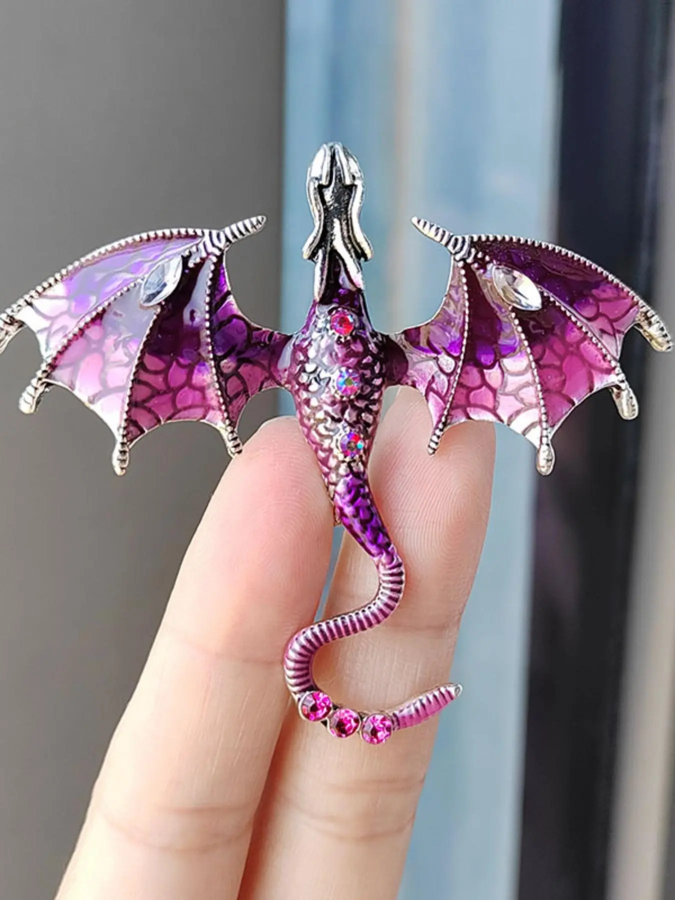 Fashion Rhinestone Decorated Ombre Dragon Design Brooch, 1 Piece Animal Shaped Design Brooch, Casual Versatile Clothes Accessories for Women & Men, Alloy Brooch Pin Clip, Holiday Gifts