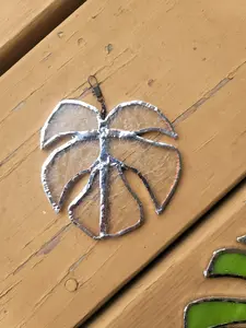 Clear Textured Stained Glass Monstera Plant Leaf Suncatcher Decoration - Car Charm Sized.