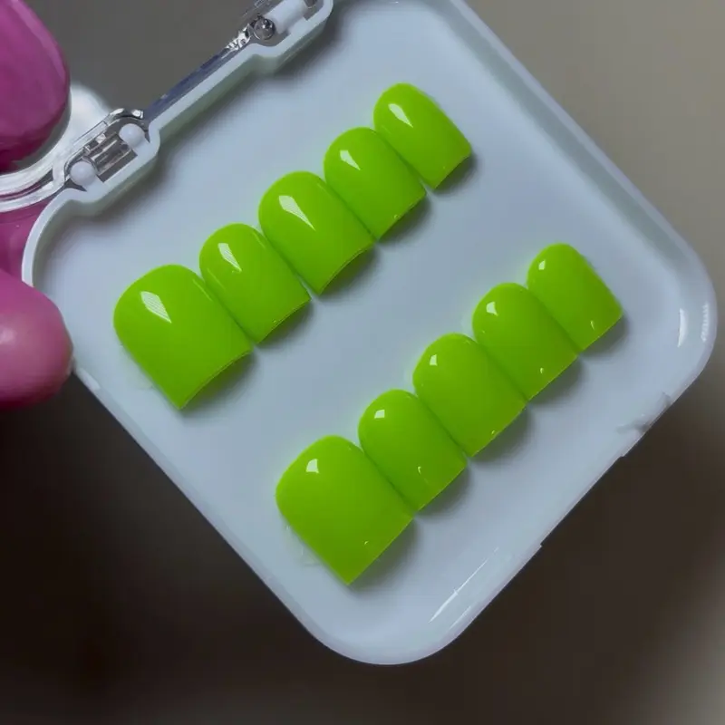 Easy -to-apply simple manicure press-on nails, choose your favorite color. *Custom Handmade Press-On Nails - Made to Order (5-7 Business Days)