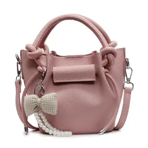 Simple  stylish  niche  sweet design  lychee pattern handbag, three-dimensional knot handle, plaid butterfly pearl pendant, can be cross-body Fashion Elegant Handbag, Fashionable Bucket Bag, small and exquisite  suitable for daily travel, shopping, etc.