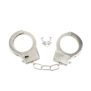 1pc Handcuff Keychain Accessory, Unique Metal Jewelry Toy Prop, Sentimental Accessories Role Play Sk Hand Decoration