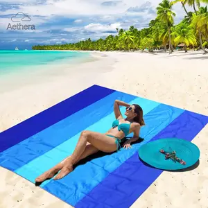 Portable Waterproof Picnic Mat for Outdoor Activities, Lightweight Durable Beach Mat with Ground Nails & Carabiner, Foldable Sandproof Camping Mat for Travel, Hiking, Picnics & Bike Trips, Reusable All-Weather Outdoor Blanket for Men Women Family