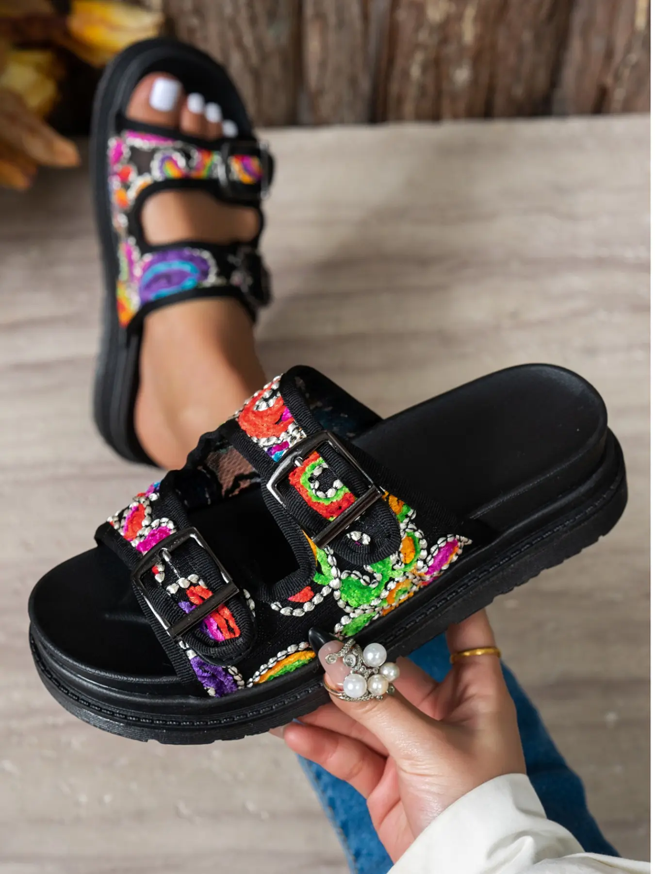Vintage Colorful Embroidered Thick Sole Sandals for Women, Dual Buckle Open Toe Heeled Platform Shoes, Fashionable Platform Sandals, Vacation Footwear, Chunky Sole Sandals