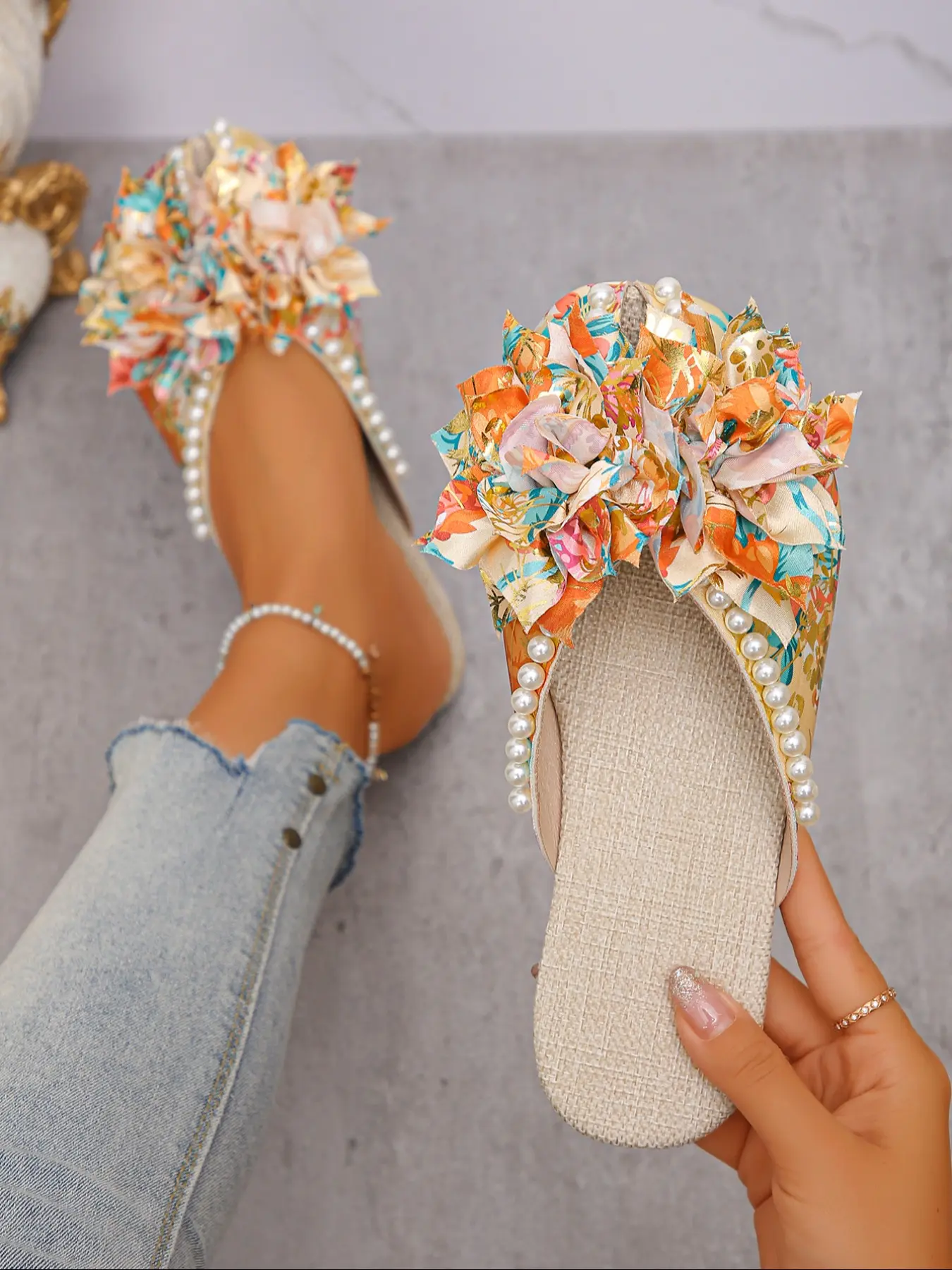 Elegant Women's Casual Comfy Sandals with Cute Flower Decorations, Pearl Accents, Random Floral Prints, Round Toe Slip-Ons for Beach Vacation Office School