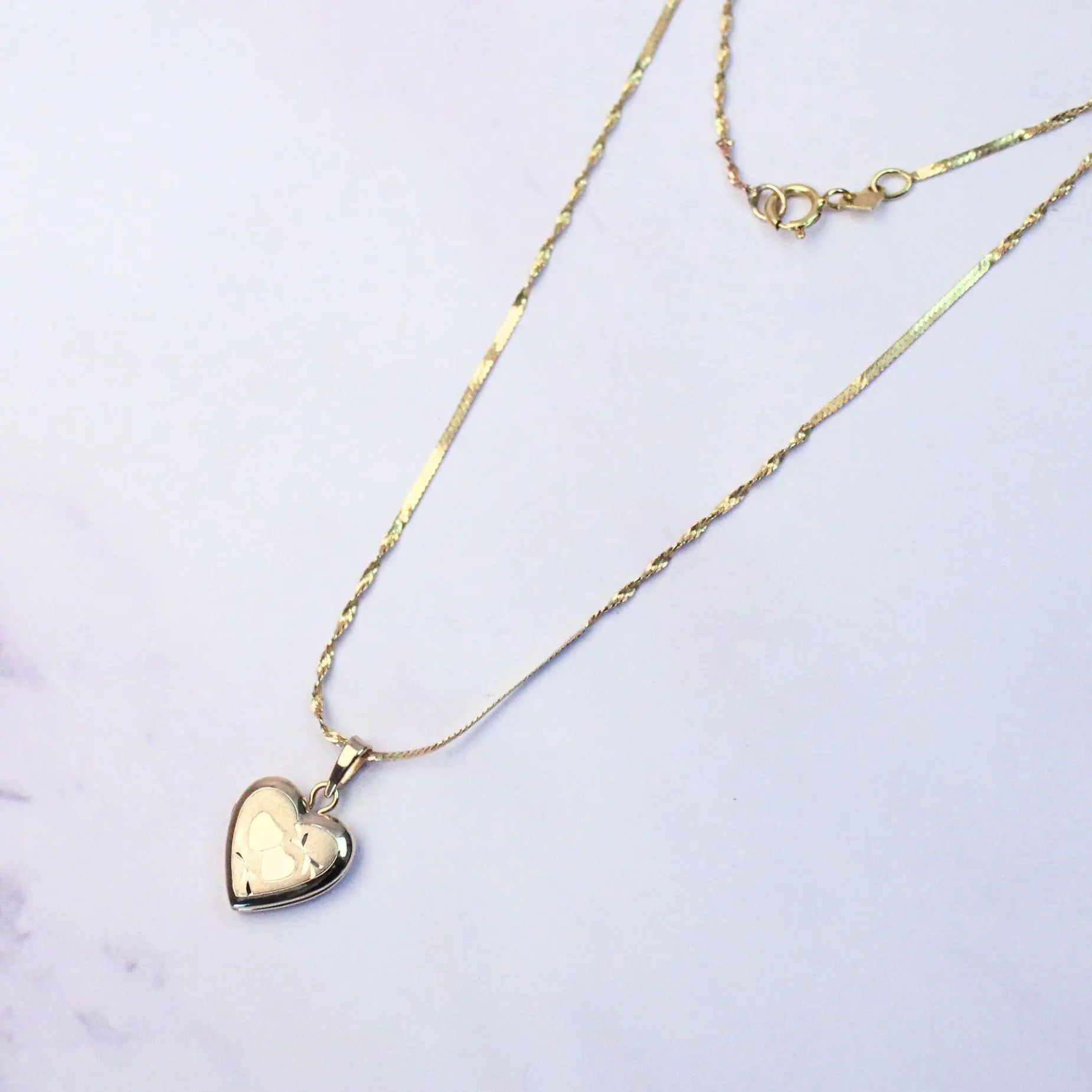 Vintage 14K Solid Gold Mini Heart Locket Necklace – Timeless Keepsake Jewelry