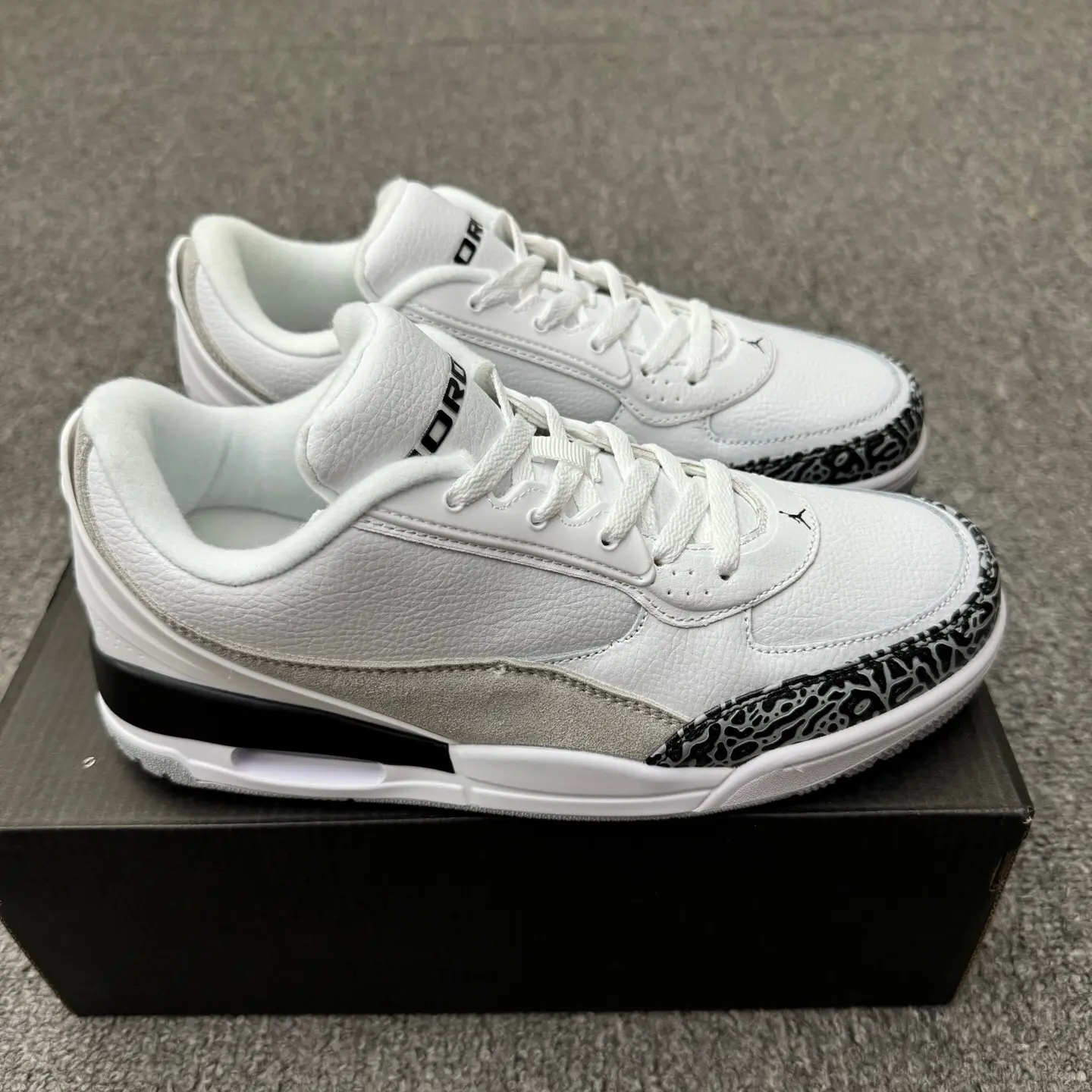 White Grey Elephant Pattern Low Top Shoes For Men, Vintage Street Sneakers, Breathable Leather, Fashion Daily Couple Training Basketball Shoes