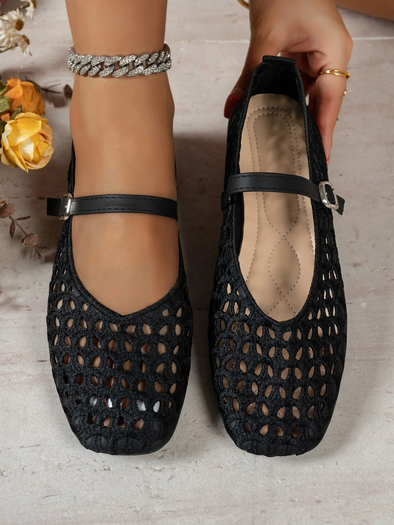 Women's Hollow Out Mary Jane Style Shoes, Flat and Comfortable Shoes for Daily Wear, Square Toe with Versatile Design, Elegant Textile Upper, Rubber Sole