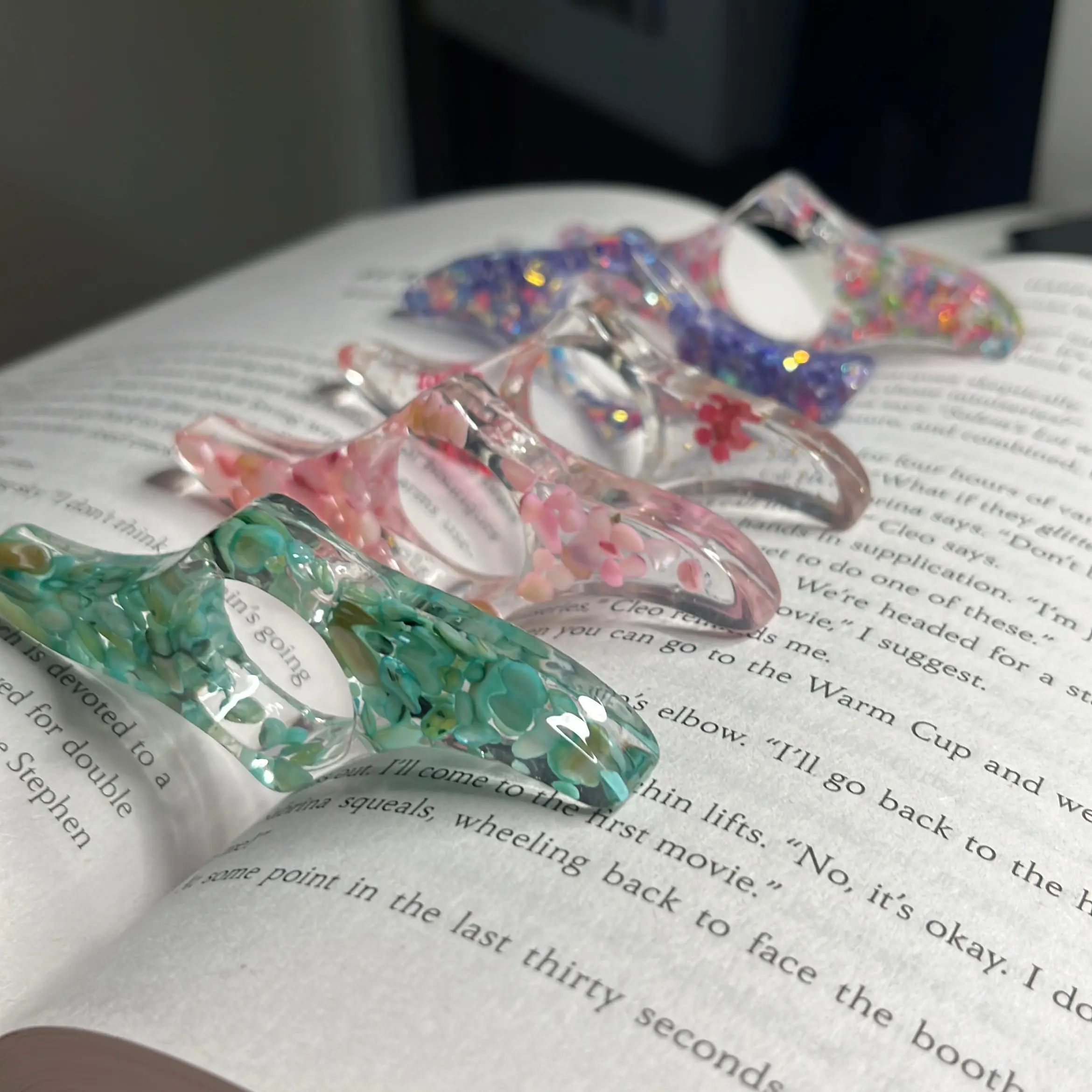 1 Book Page Holder | Creative Portable Thumb Page Holder For Reading Books