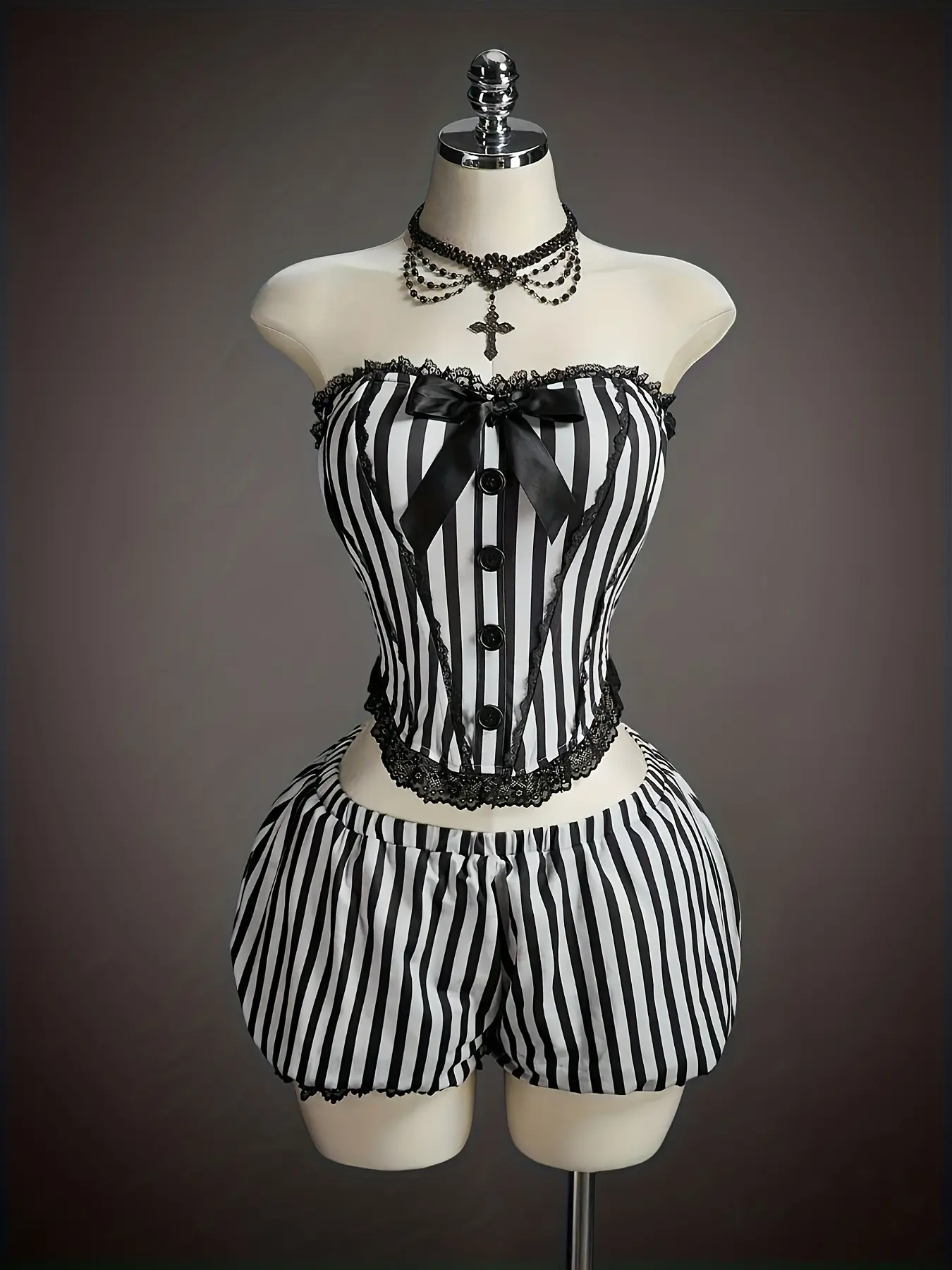 Women's Cosplay Halloween Gothic Striped Corset Top & Low Waist Lantern Shorts Set Outfit, Tight-Fitting Role-Playing Costume, Perfect for Parties, Crop Top