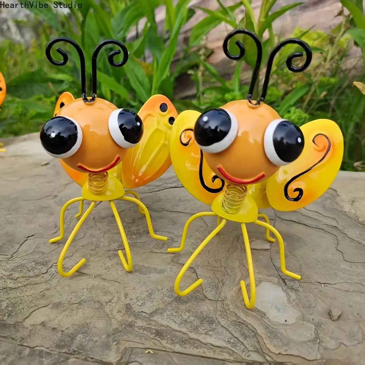 Garden Sculptures, 2 Piece Decorative Metal Bee Statues, Whimsical Wall Art for Outdoor Patio and Lawn, Metal Bee Art, 2Pc Wall Styling
