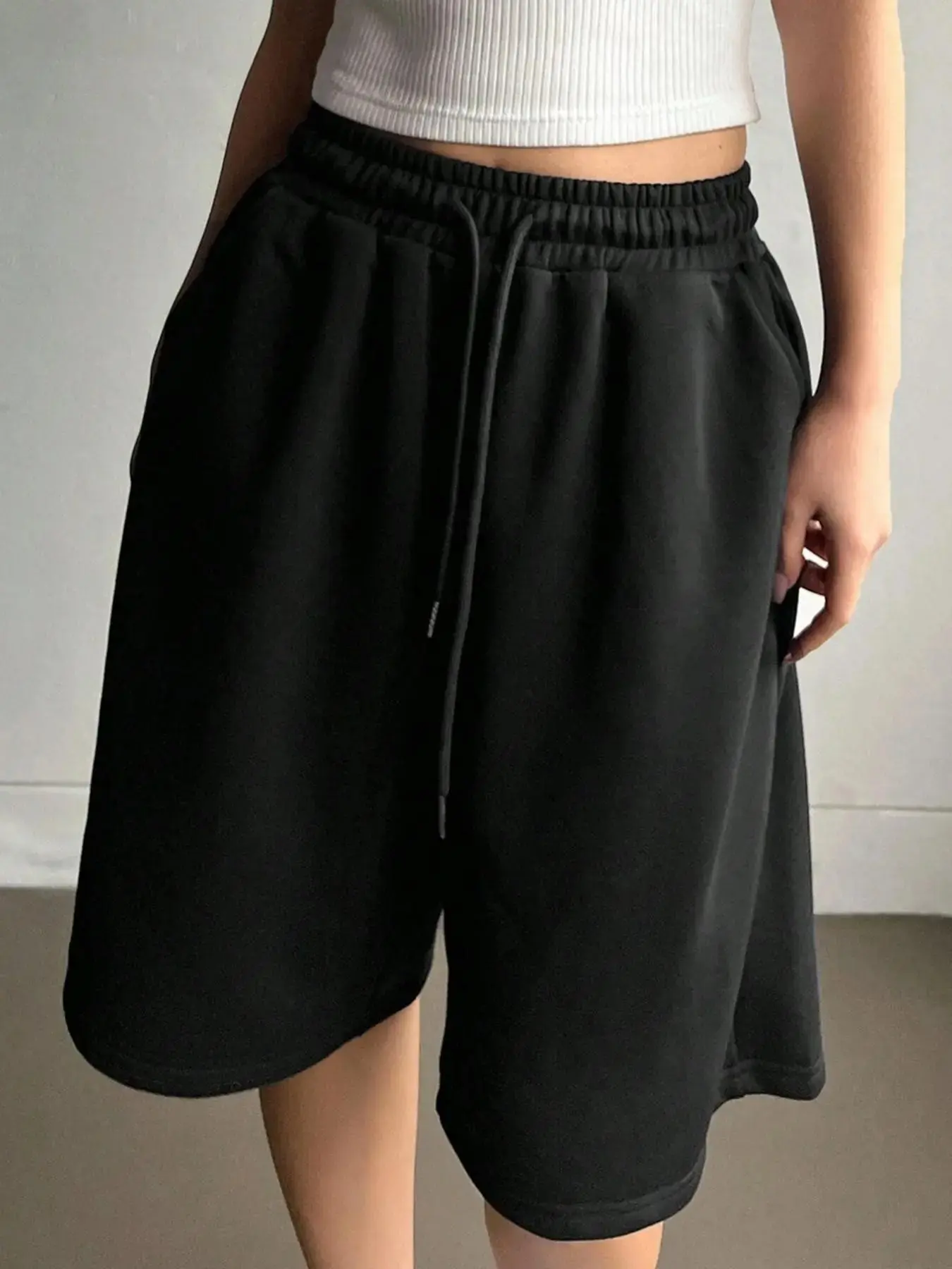 Oversized Loose Black Sweat Shorts for Women, Basic, Comfy Soft Cotton Casual Summer Fashion Streetwear, Elastic, Adjustable High Waist Drawstring Knee-Length Lounge Shorts for Yoga, Daily & Street Style, Soft Breathable Stretch, Side Pockets