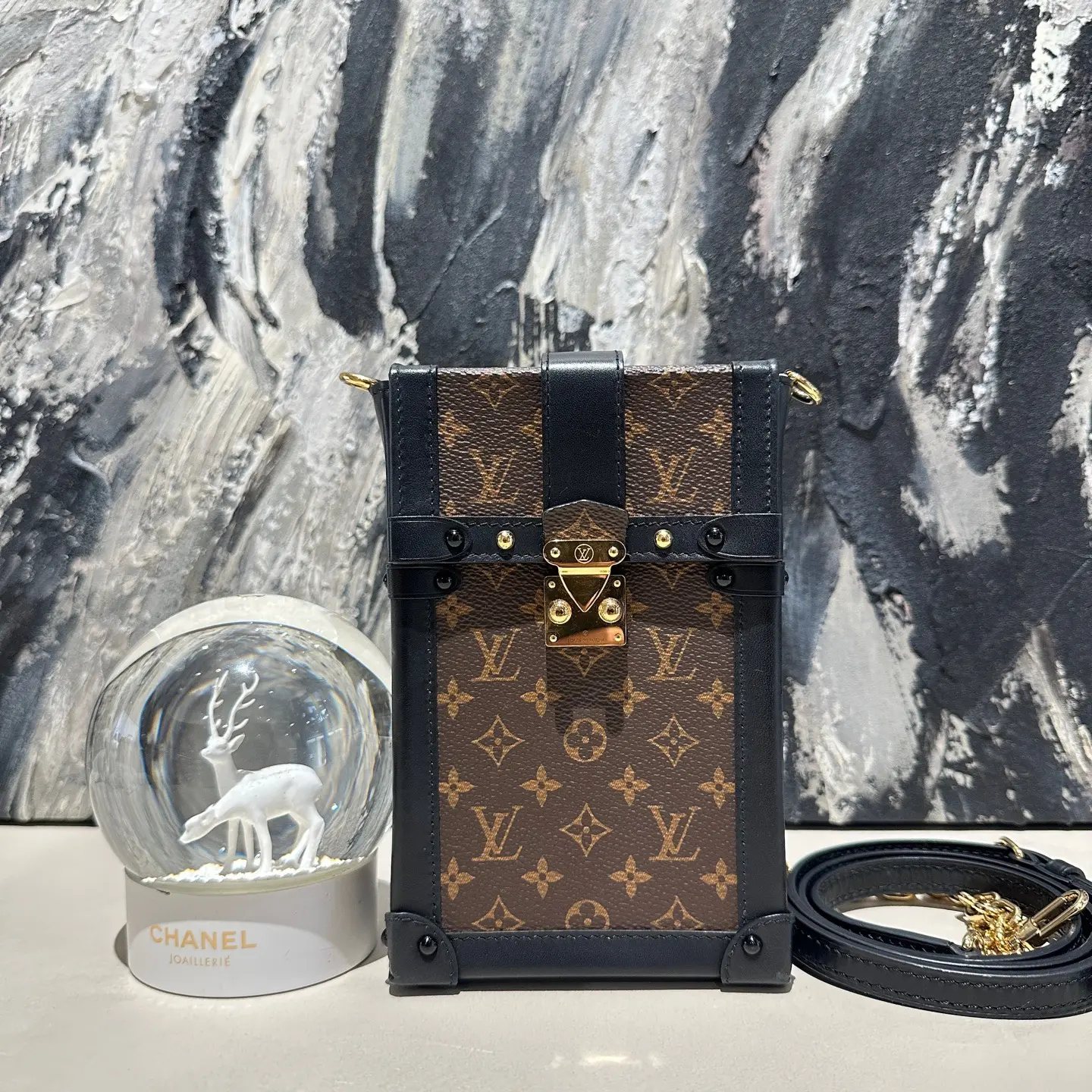 Pre-owned Louis Vuitton vanity phone case microchipped