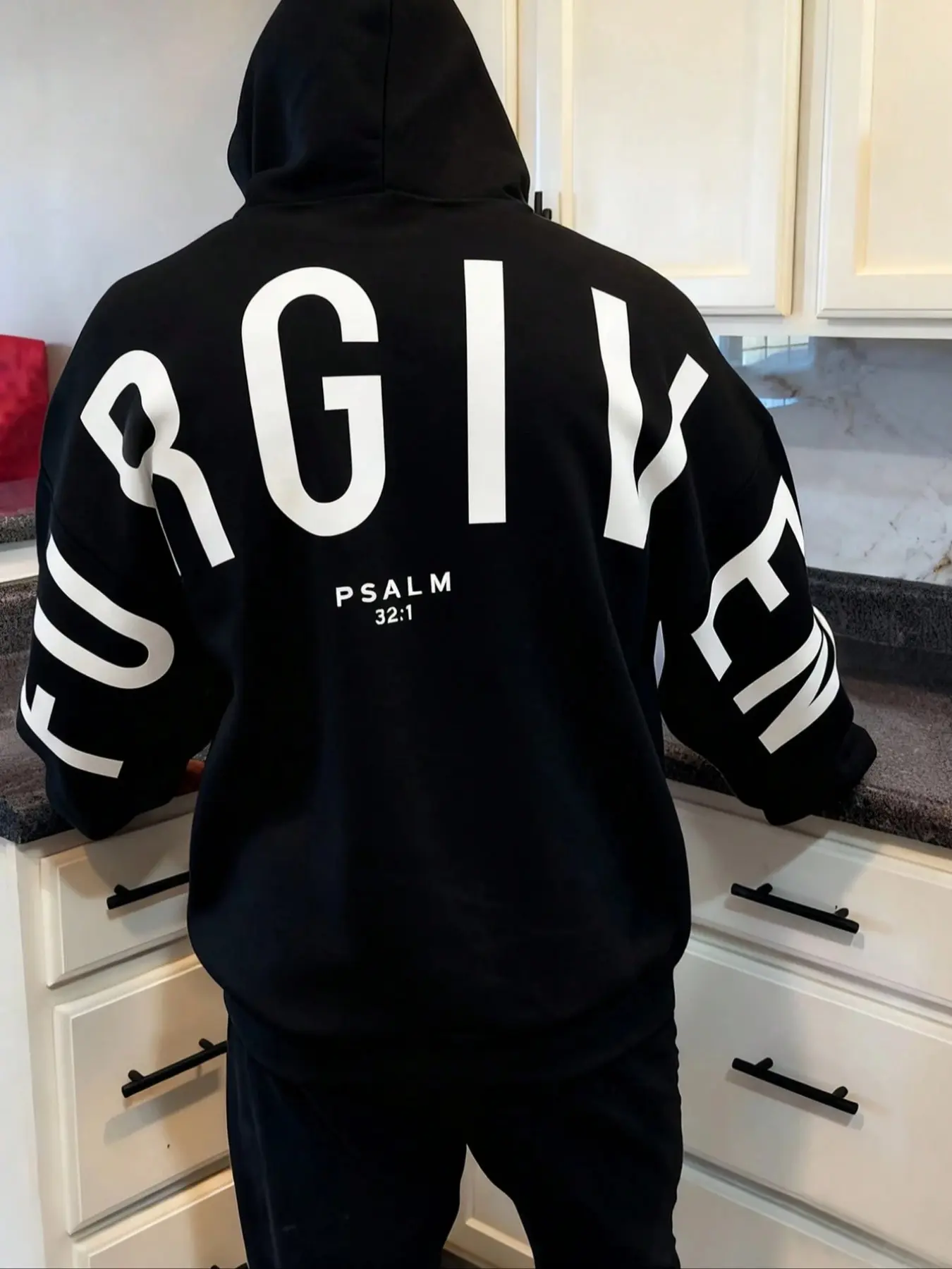 1 Pc Men's Minimalist Faith-Based Fitted Long Sleeves Hoodie, Faith Based Streetwear, Bold "FORGIVEN" Text Design with Scriptural Reference, Soft Breathable for Casual Wear and Spiritual Gatherings, Perfect for Young Christians, Pockets