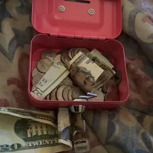 Mini Money-Saving Metal Construction Key Lock Storage Box with Keys, 1-Count Multipurpose Portable Coin Deposit Box with Handle, Universal Money Box and Room/Home Décor Supply #GLOBAL PICKS