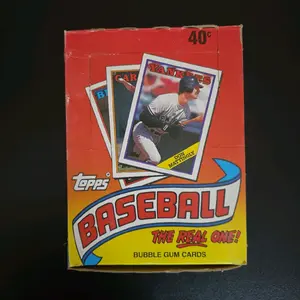 Topps 1988 Baseball Box - Unique Design, Collectible Gum Card, 40°C Temperature, Baseball Theme, Ideal for Baseball Enthusiasts