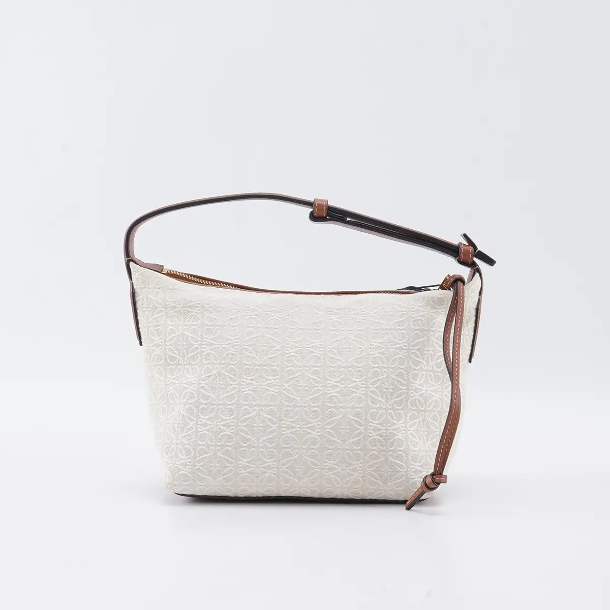 Pre-owned Loewe Canvas cowhide Clutches & Wristlets Cubi Small Anagram Jacquard & Leather HandBag Bgp223249