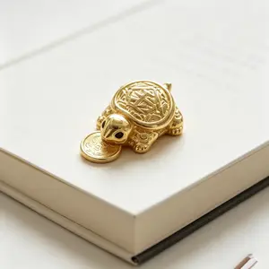 Golden Tortoise Money-Biting Ornament, Small Golden Turtle Feng Shui Decor, Wealth-Bringing Miniature Statue, Home Decoration Mini Sculpture, Table Ornament