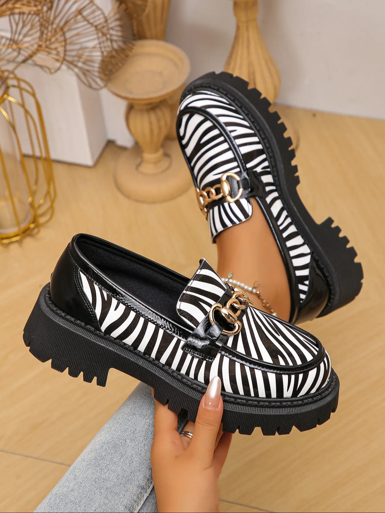 Women's new casual Flatform flat loafers, Pu leather loafers, zebra print design, Casual Fashionable Flats, fashion casual shoes, suitable for various casual occasions and commuting wear in daily life, back-to-school season