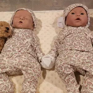 Momfann Baby Bassinet Bedside Sleeper, Upgraded Stability Bedside Crib with Full Mesh Sides, Soft Sheet, 6-Height Adjustment, Storage Basket, Easy Folding Portable Bassinet for Newborns, Oatmeal