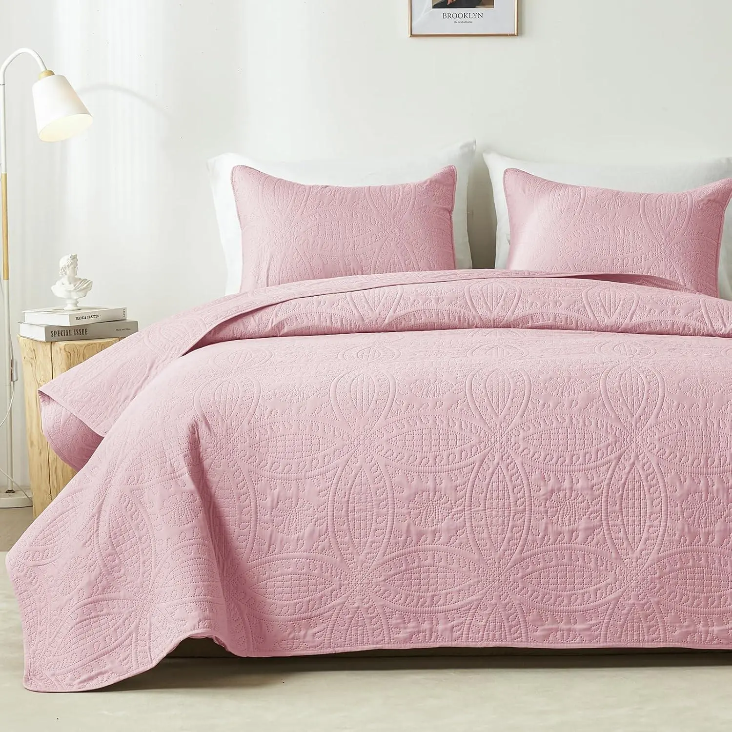 【Deals For You Days】Queen Quilt Bedding Set, Pink Ultrasonic Queen/King Quilt Set, Lightweight Soft Bedspread Coverlet, Modern Style Coin Pattern Bed Cover for All Seasons, 3 Piece (1 Quilt, 2 Pillow Shams)