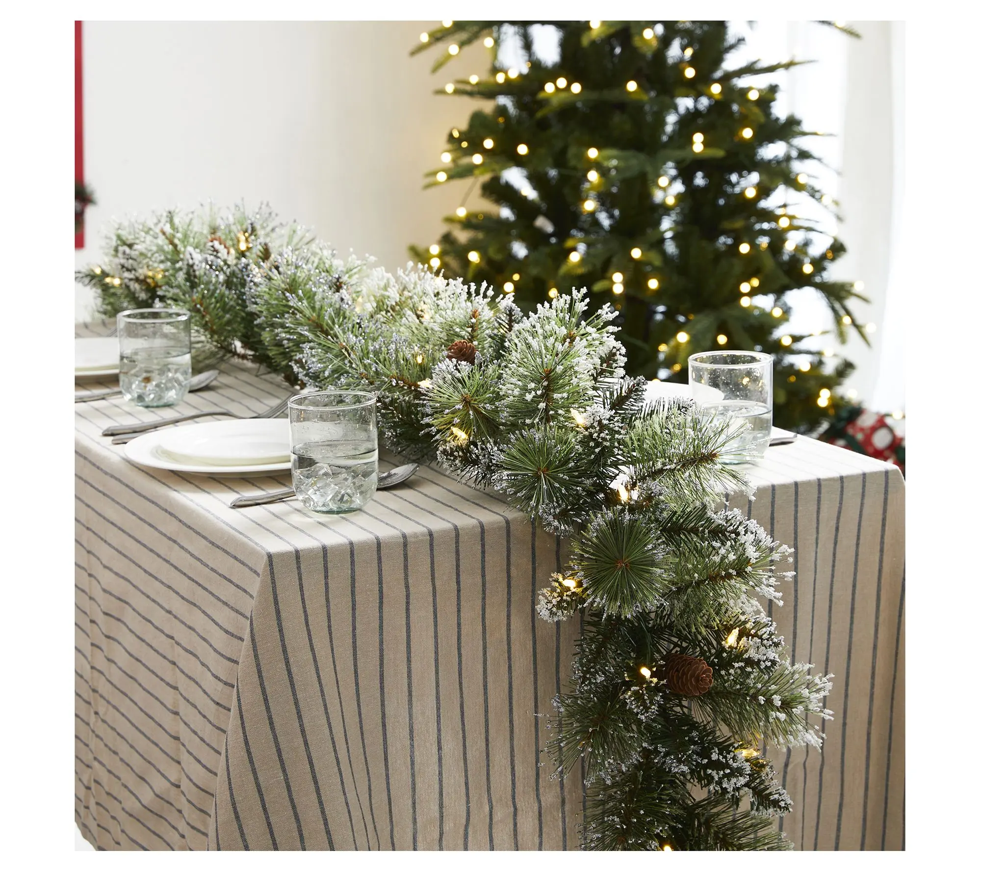 Glitzhome 9' Pre-Lit Frosted  Christmas GarlandSwag W/ Timer