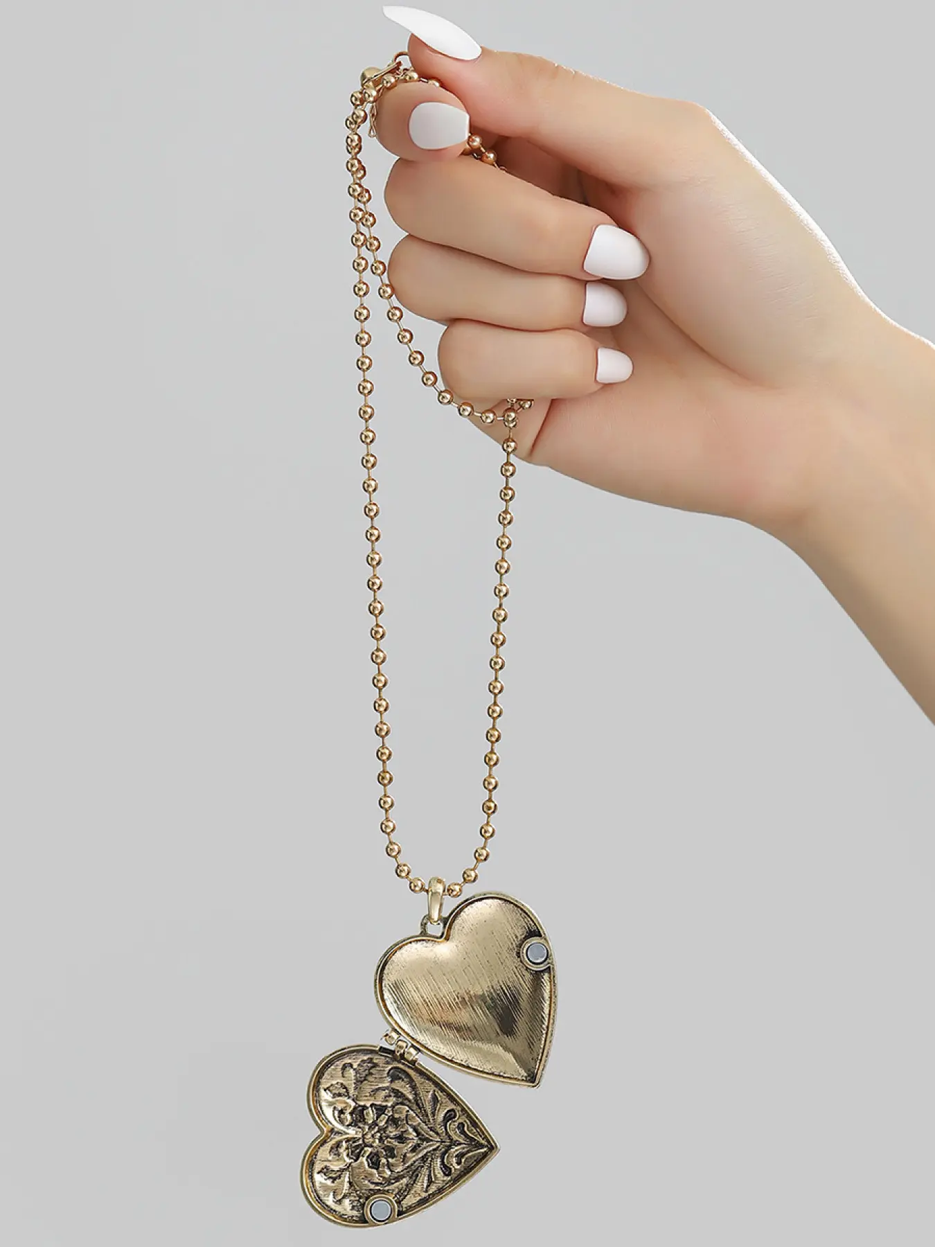 Vintage Gold-Tone Openable Heart Locket Necklace | Sentimental Photo Keepsake Gift for Women, Everyday & Anniversary