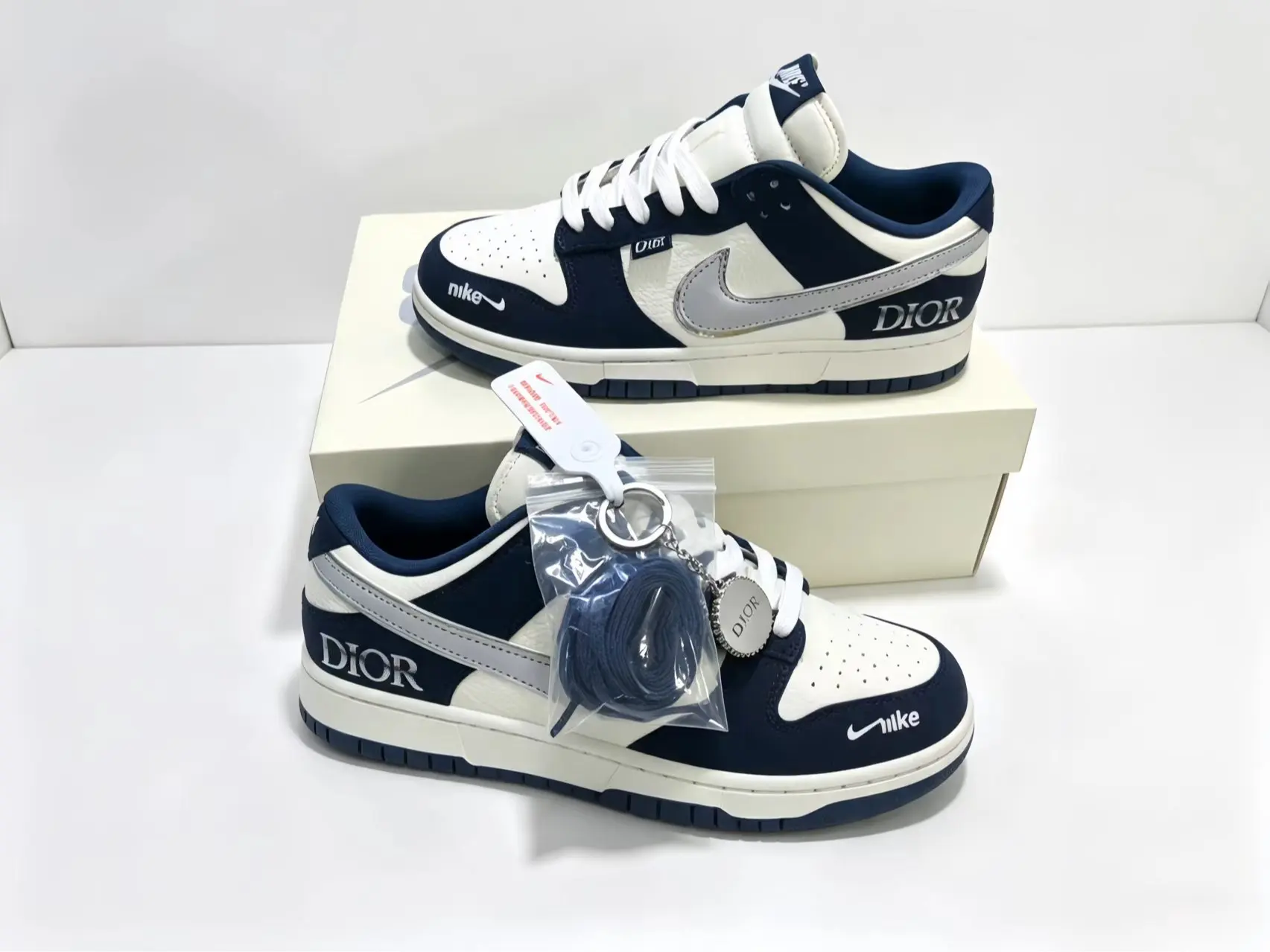 Unisex low-top skate sneakers, off-white and navy leather mixed upper, light grey side decorative swoosh detail, vintage off-white midsole, navy rubber outsole, classic navy and cream colorway for streetwear and daily outfits.
