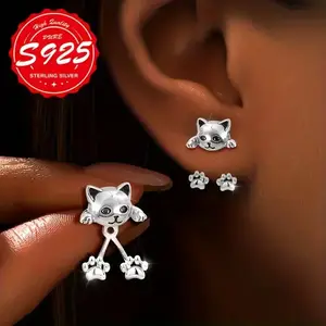 A pair of S925 pure silver lady cat paw pendant earrings, fashionable and creative, cute and adorable pet-themed