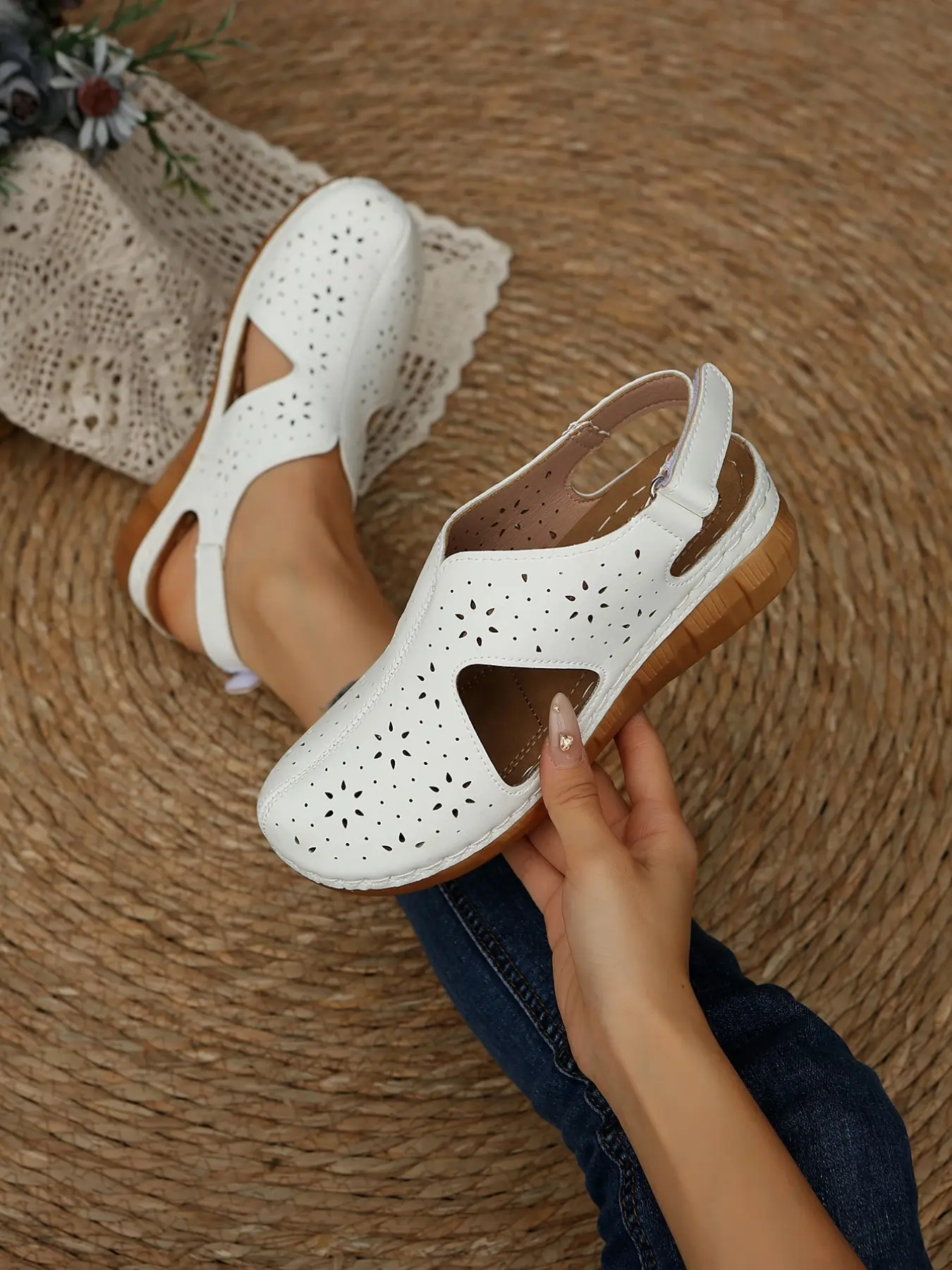 2026 New Women's Holey Breathable Summer Sandals, casual fashion sandals, Thick Sole Platform Closed-Toe Sandals, Large Size Summer Casual Retro Mom Sandals, Comfortable and Stylish