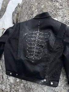 100% Cotton Slim Fit Cropped Leather Jacket Y2K Gothic Snake Texture Moto Biker Coat with Studded Graphic Back, Short Streetwear Outerwear for Men Women, Punk Rock Club Festival Casual Layering Top, TikTok Trendy Vintage Style Zip Up Jacket, edgy fashion